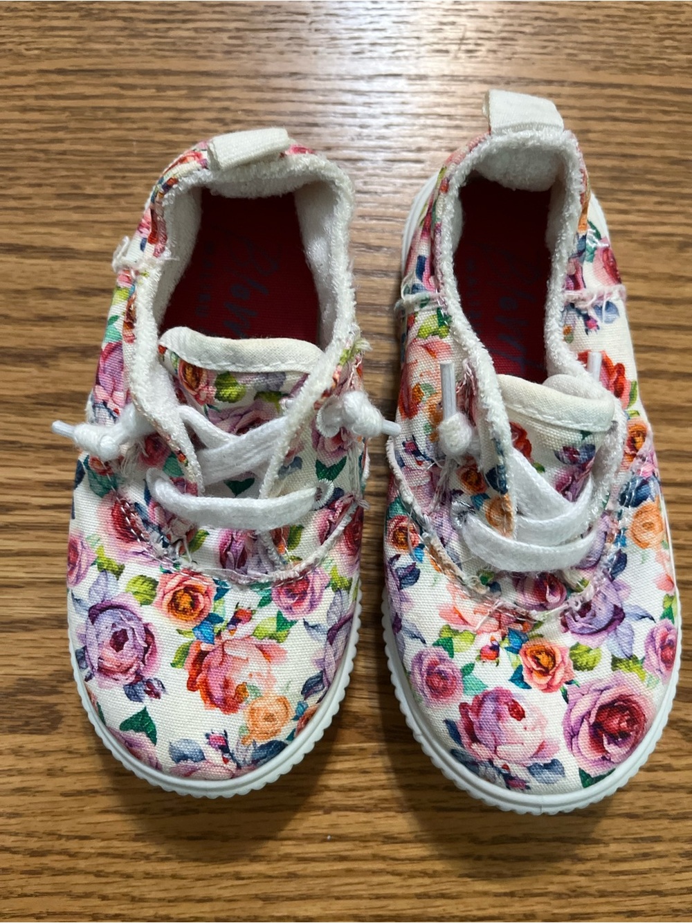 Blowfish Malibu Kids Floral Canvas Kids Sneakers in White w/ Pink & Purple Roses